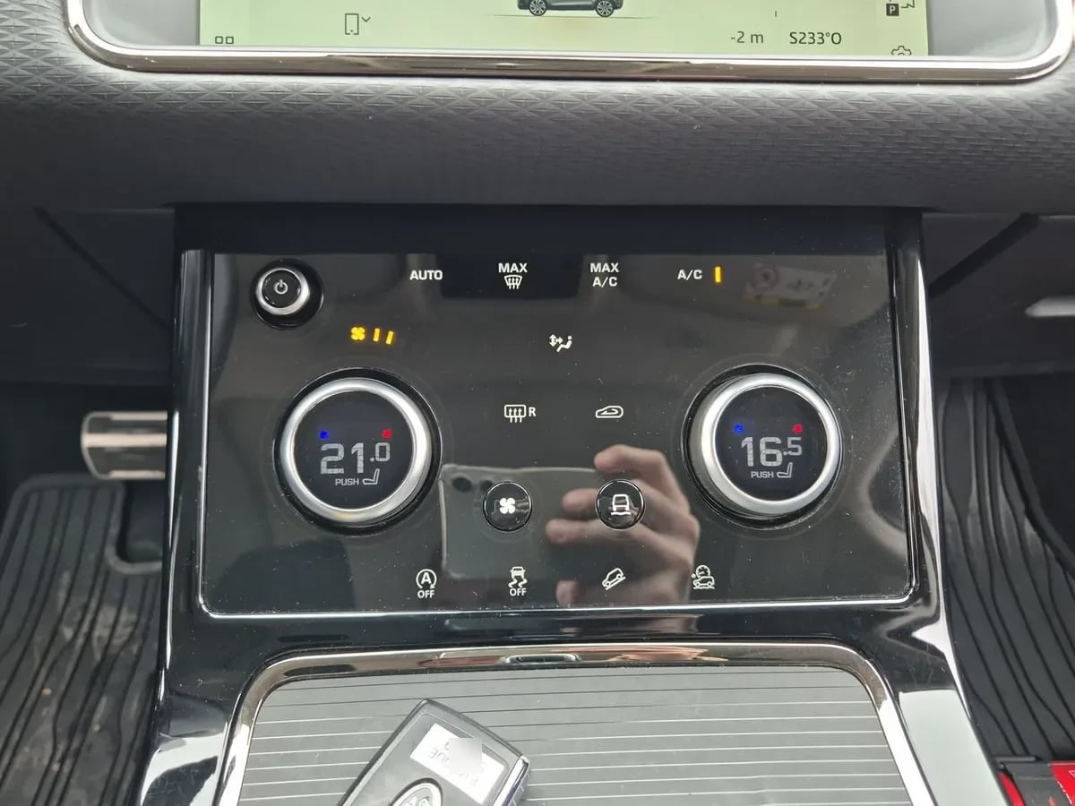 Land Rover Evoque 2.0i R-Dynamic S año 2024