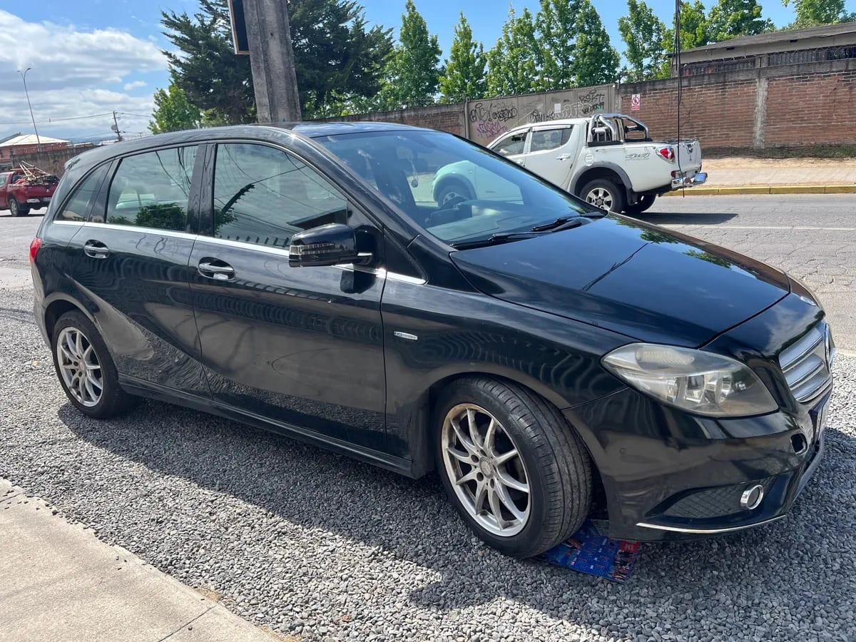 MERCEDES BENZ B180 1.6 Mt año 2012