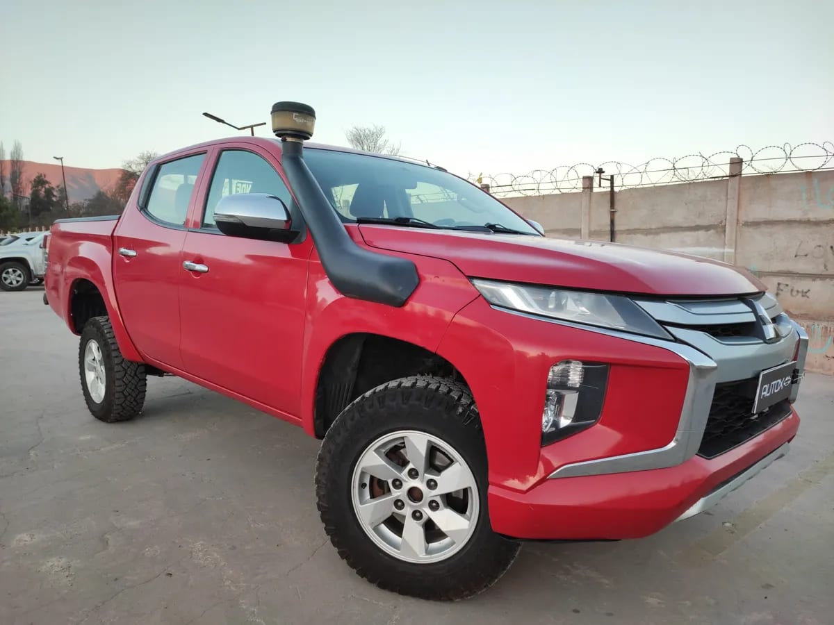 MITSUBISHI L200 2.4 Td Katana Crt Mt 4x4 Diesel año 2021