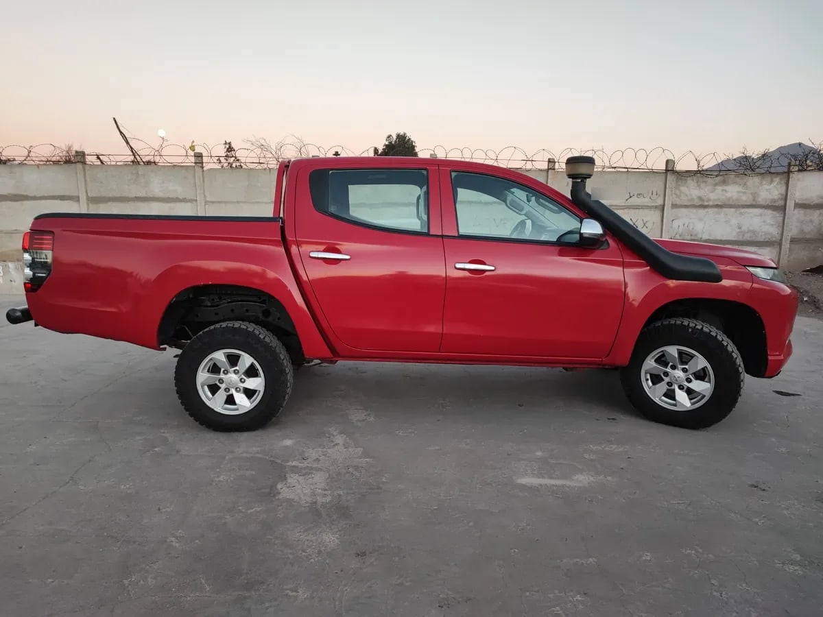 MITSUBISHI L200 2.4 Td Katana Crt Mt 4x4 Diesel año 2021