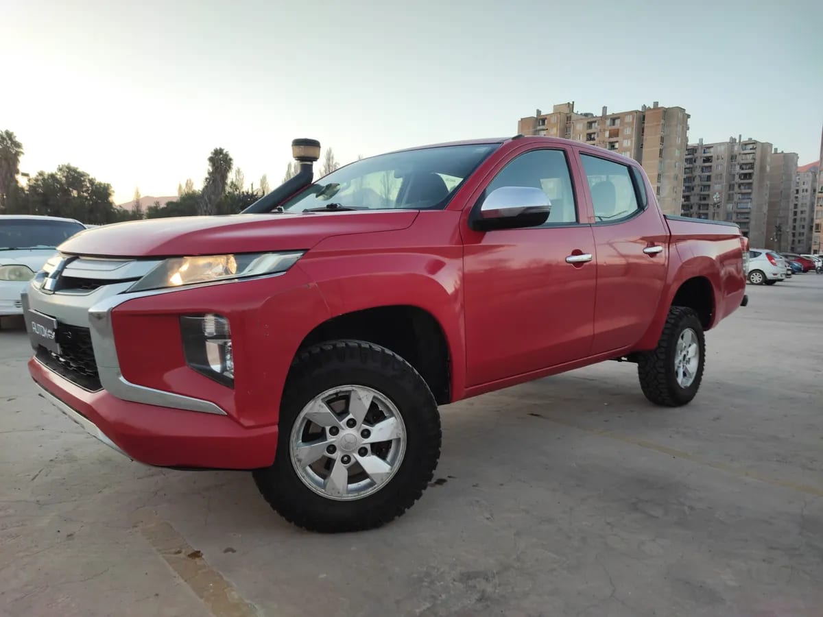 MITSUBISHI L200 2.4 Td Katana Crt Mt 4x4 Diesel año 2021