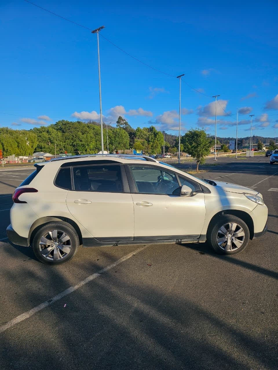 PEUGEOT 2008 1.6 Allure Bluehdi 100hp E6 Mt Diesel año 2017