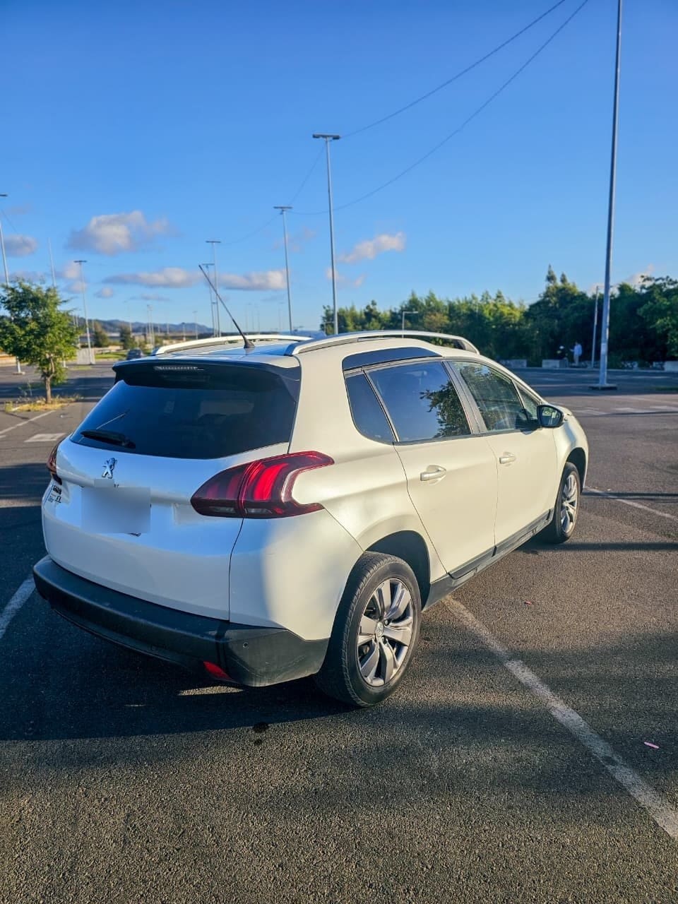 PEUGEOT 2008 1.6 Allure Bluehdi 100hp E6 Mt Diesel año 2017
