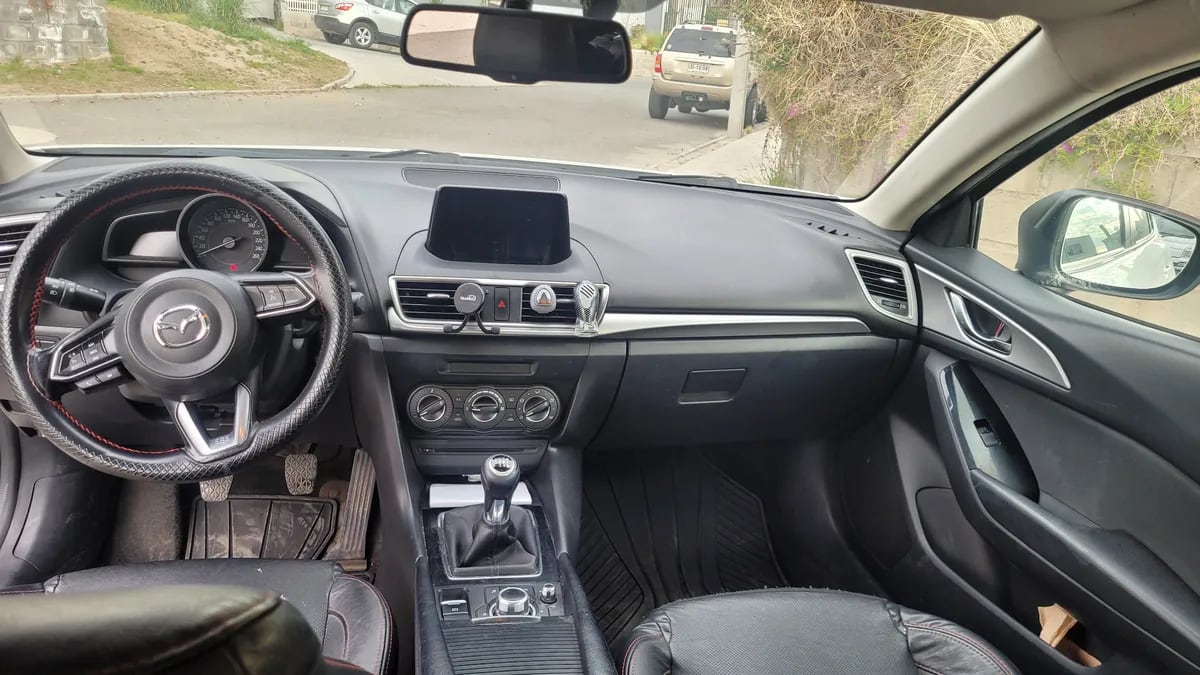 MAZDA MAZDA3 2.0l V Mt año 2018