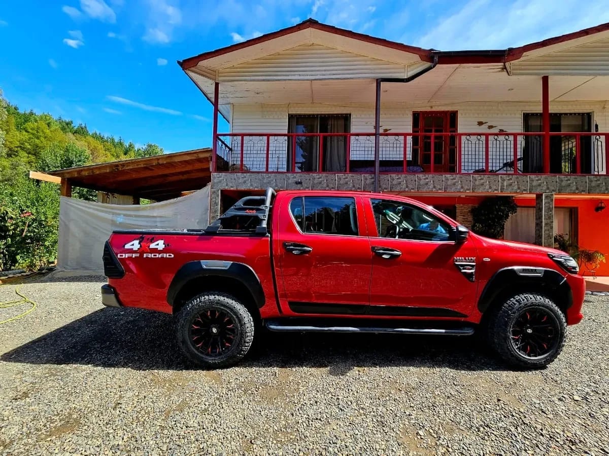 Toyota Hilux 2.4 4×4 Mt Sr Diesel año 2018