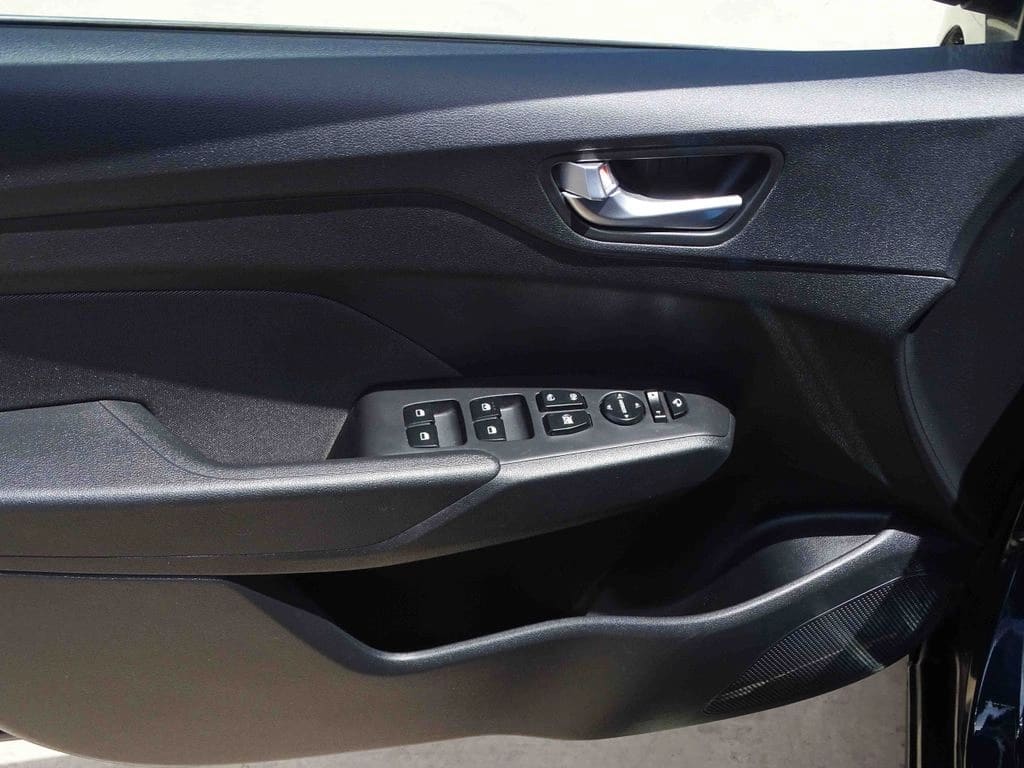 Hyundai Accent 1.6 año 2023