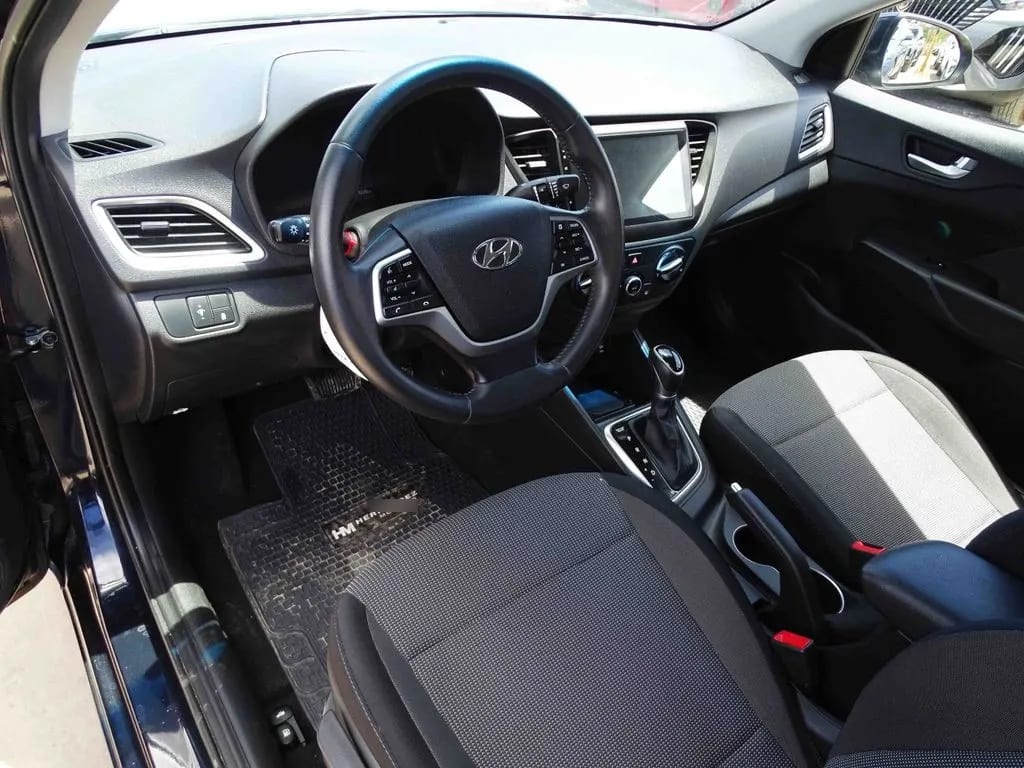 Hyundai Accent 1.6 año 2023