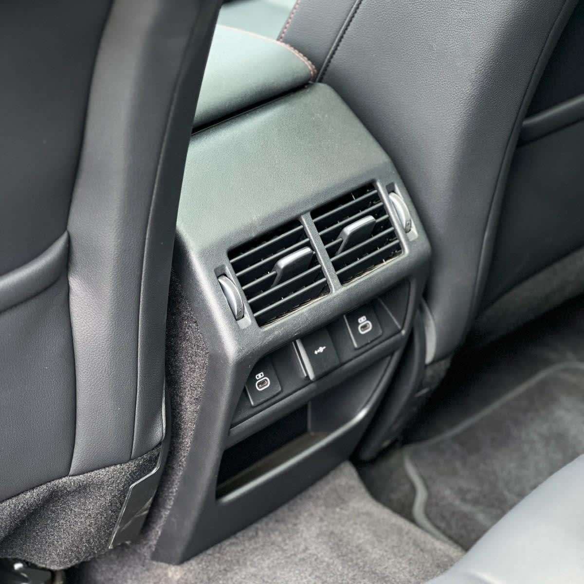 LAND ROVER DISCOVERY 2.0 I R-Dynamic S At 4x4 año 2023