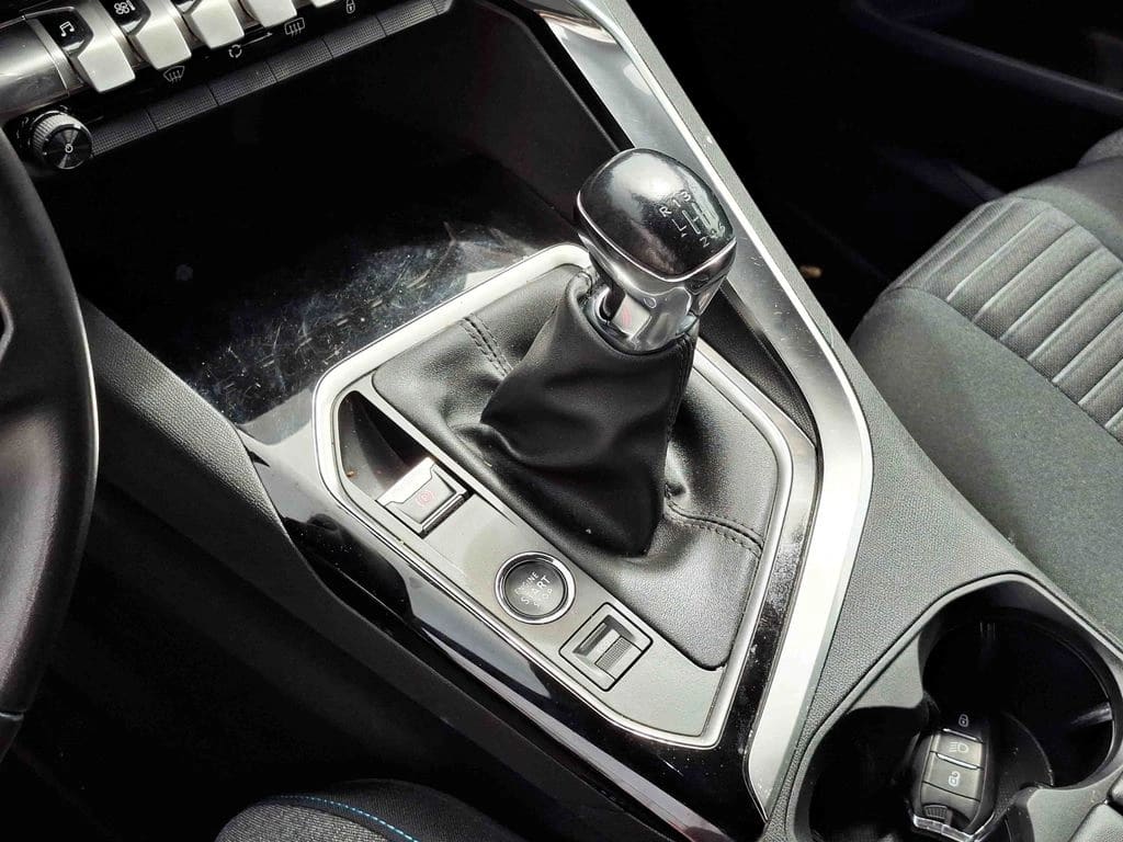 Peugeot 3008 1.2 año 2023