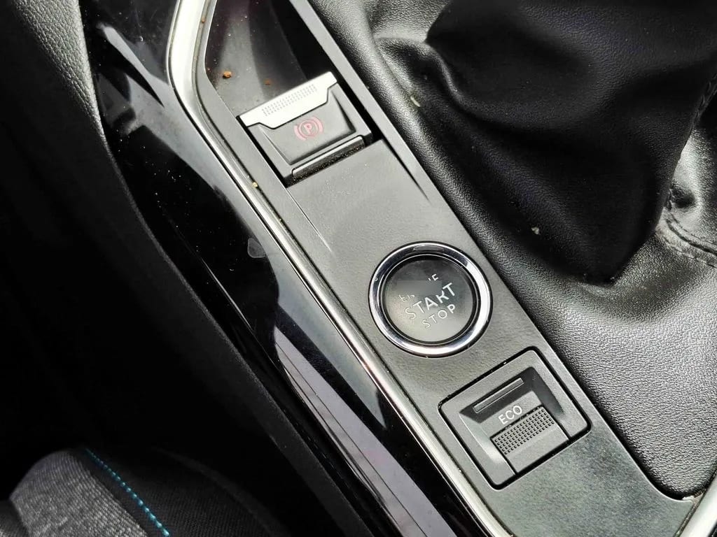 Peugeot 3008 1.2 año 2023