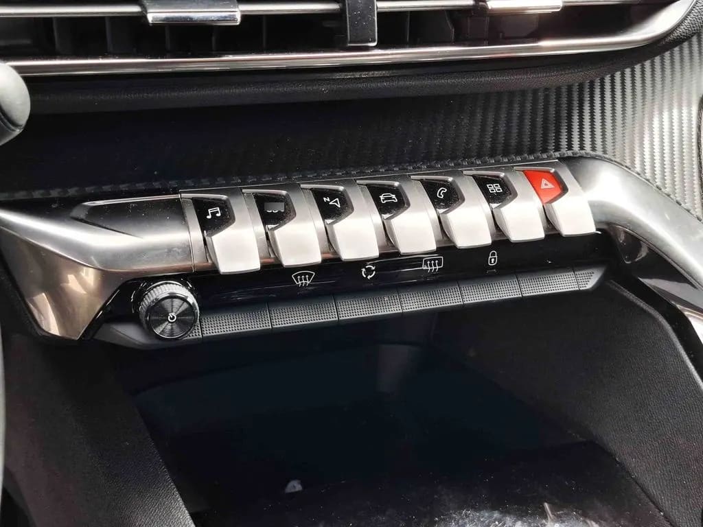 Peugeot 3008 1.2 año 2023