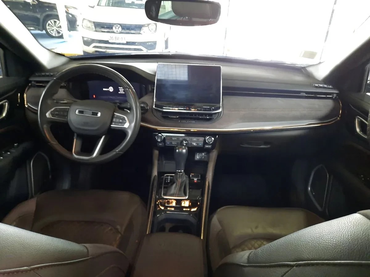 Jeep Commander 1.3t Overland T270 4x2 6at 5p año 2023