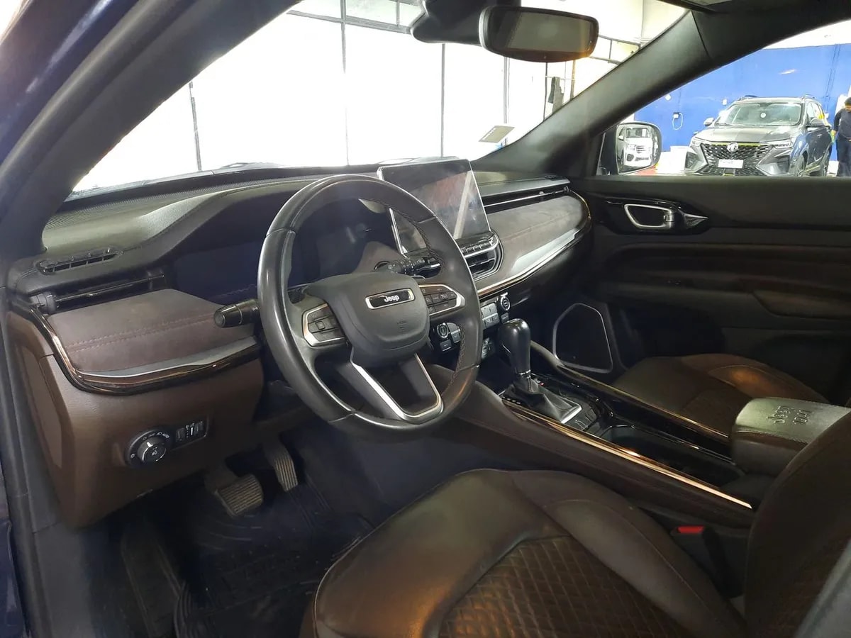 Jeep Commander 1.3t Overland T270 4x2 6at 5p año 2023