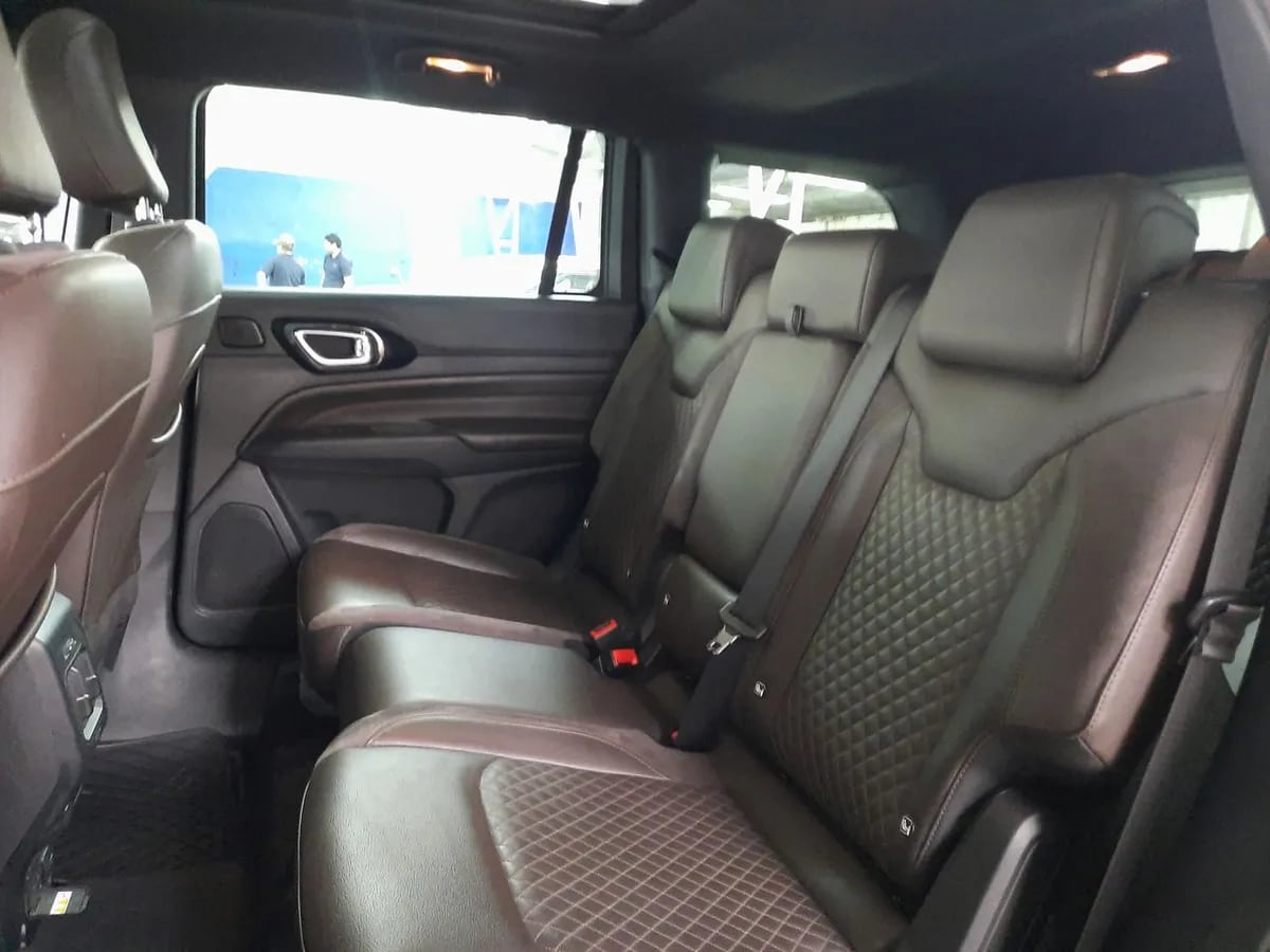 Jeep Commander 1.3t Overland T270 4x2 6at 5p año 2023