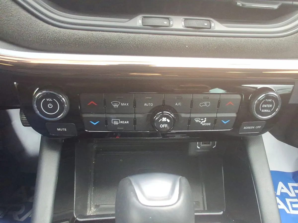 Jeep Commander 2.0t Limited Td380 Dies 4x4 9at 5p año 2025
