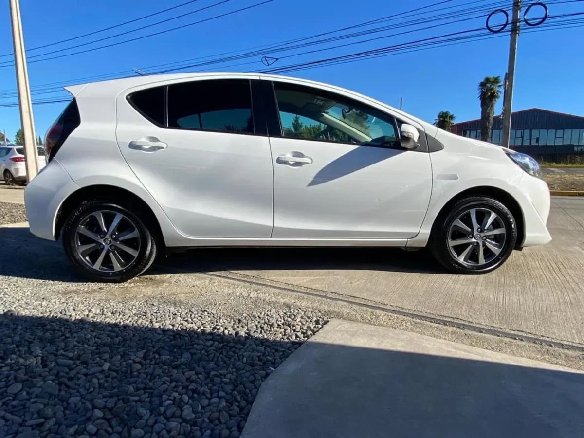 Toyota Prius C Hb 1.5 año 2021