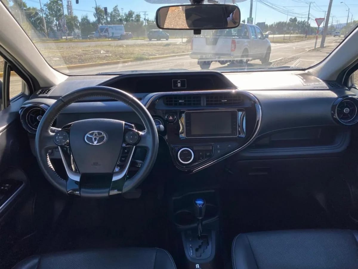 Toyota Prius C Hb 1.5 año 2021