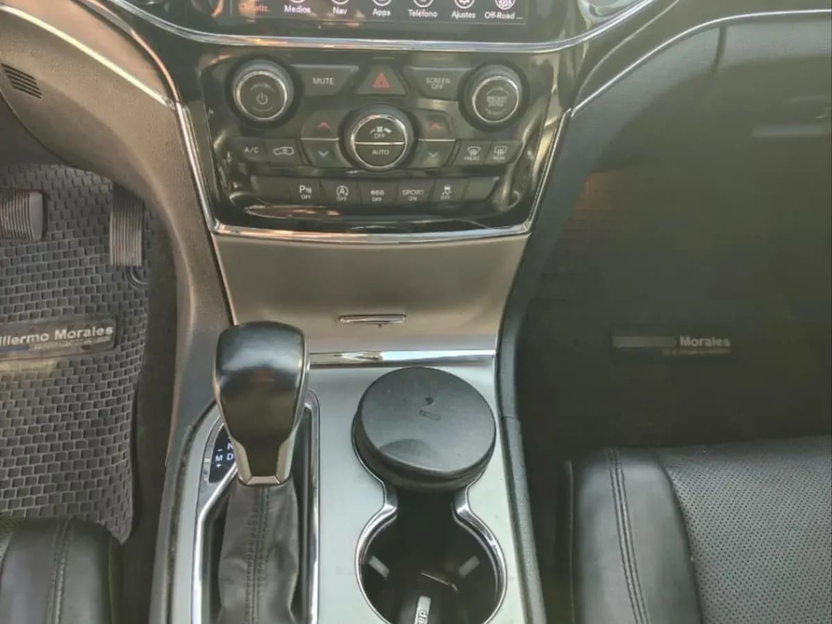 Jeep Grand Cherokee Limited 3.6 Aut 4x4 año 2021