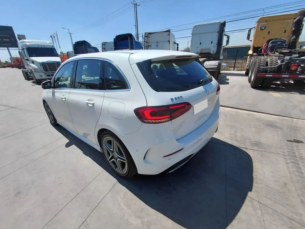 Mercedes-benz B 200 4x2 año 2022