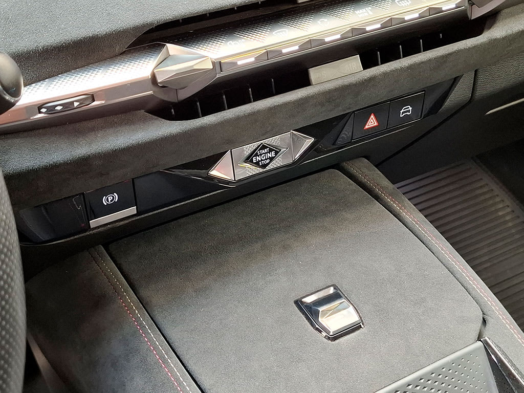 DS Automobiles 4 1.6 Performance Line año 2023