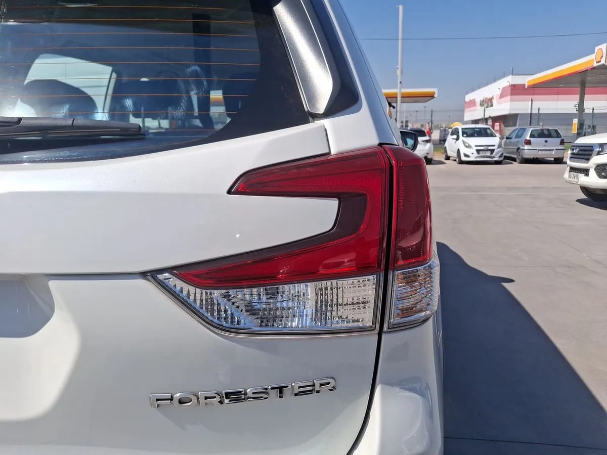 Subaru Forester 2.0i Limited Eyesight Awd At 5p año 2021