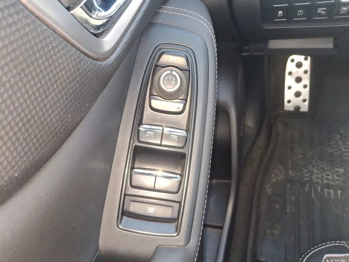 Subaru Forester 2.0i Limited Eyesight Awd At 5p año 2021
