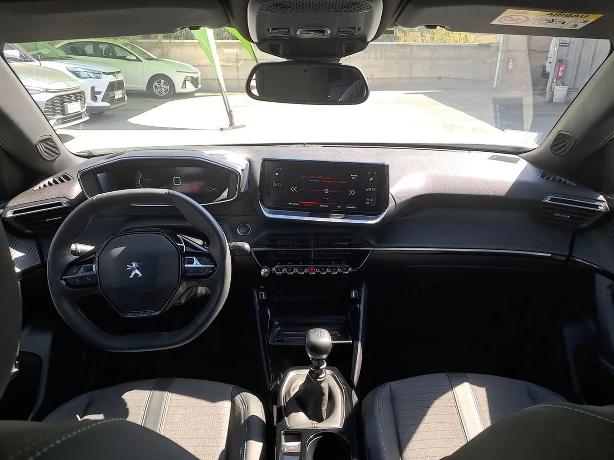 Peugeot 2008 1.2 Allure Pack Puretech 130hp 4x2 Mt 5p año 2024
