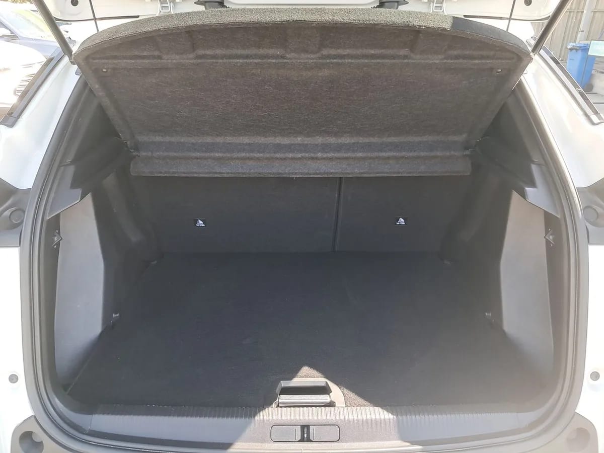 Peugeot 2008 1.2 Allure Pack Puretech 130hp 4x2 Mt 5p año 2024