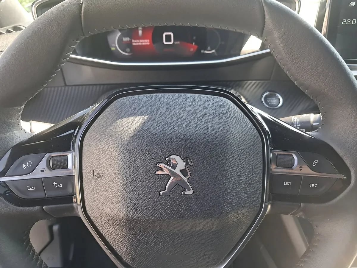 Peugeot 2008 1.2 Allure Pack Puretech 130hp 4x2 Mt 5p año 2024