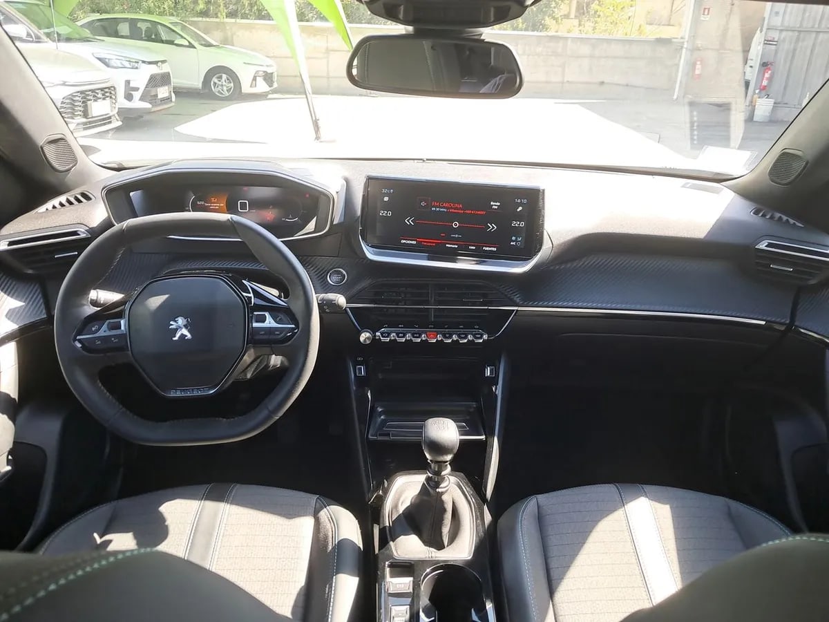Peugeot 2008 1.2 Allure Pack Puretech 130hp 4x2 Mt 5p año 2024