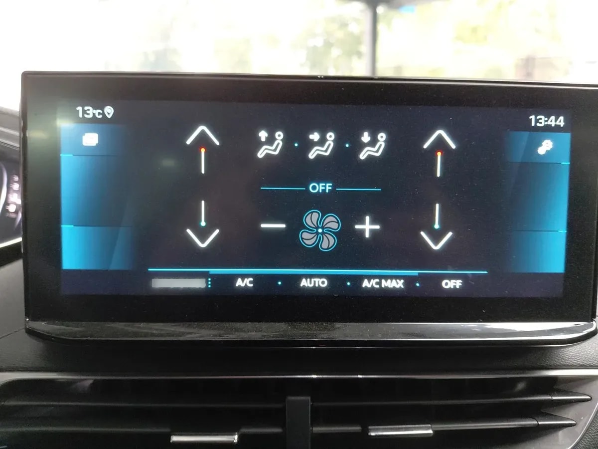 Peugeot 3008 1.5 Allure Pack Bluehdi 130 4x2 Eat8 5p año 2024