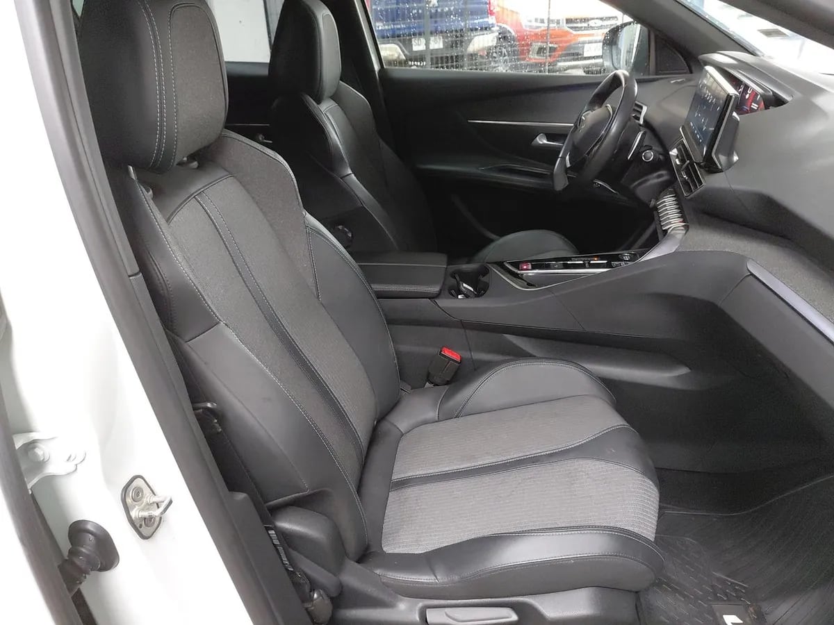 Peugeot 3008 1.5 Allure Pack Bluehdi 130 4x2 Eat8 5p año 2024