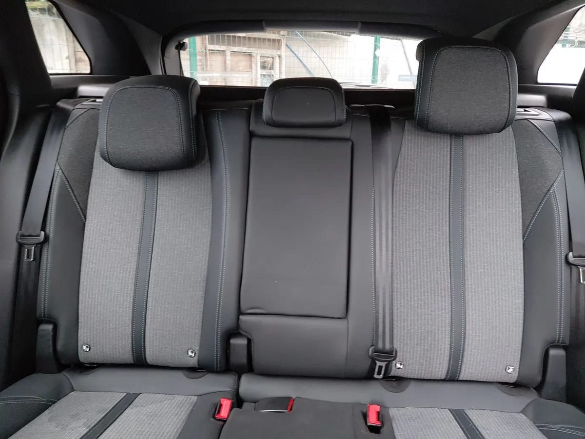 Peugeot 3008 1.5 Allure Pack Bluehdi 130 4x2 Eat8 5p año 2024