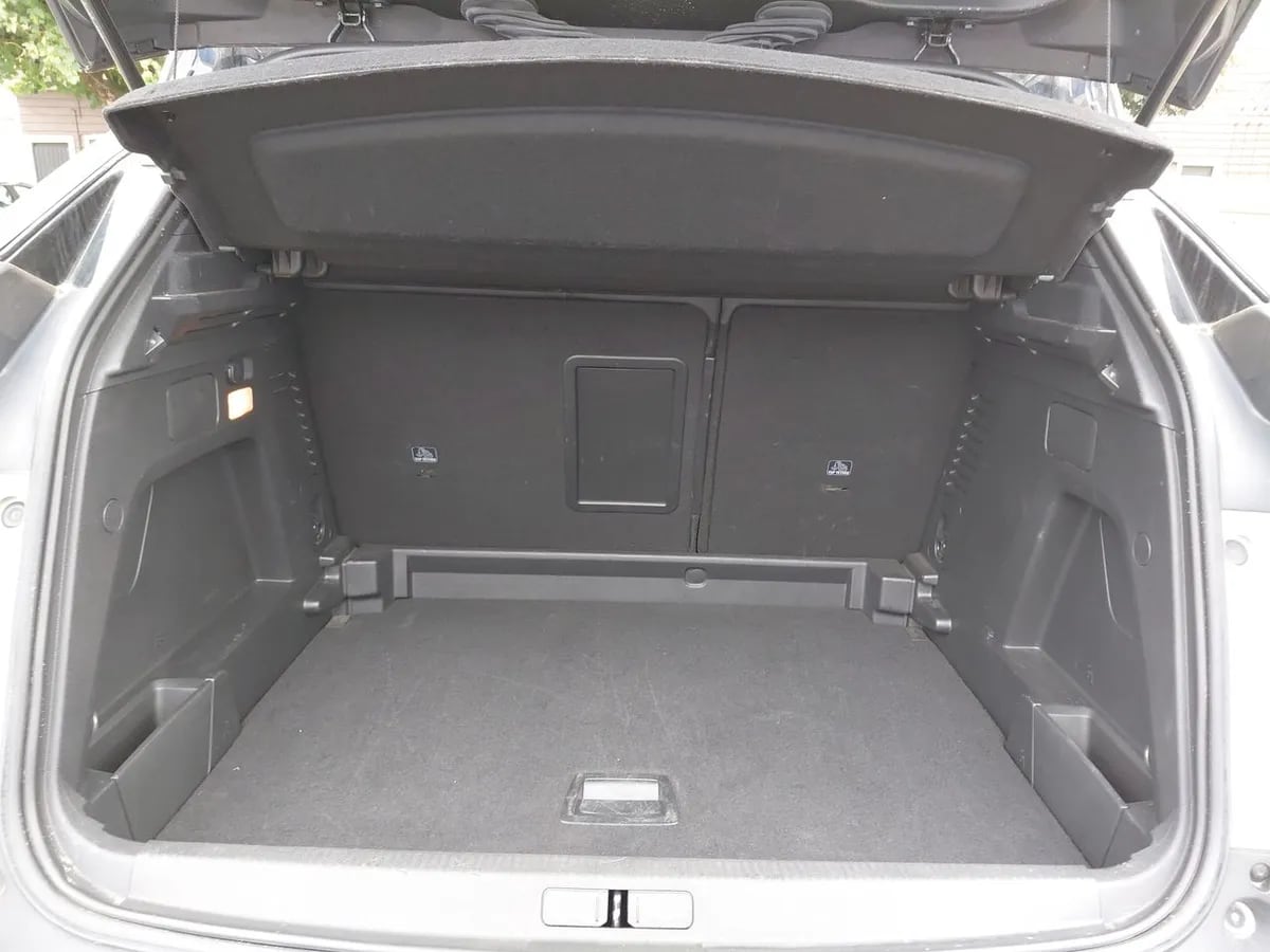 Peugeot 3008 1.5 Allure Pack Bluehdi 130 4x2 Eat8 5p año 2024
