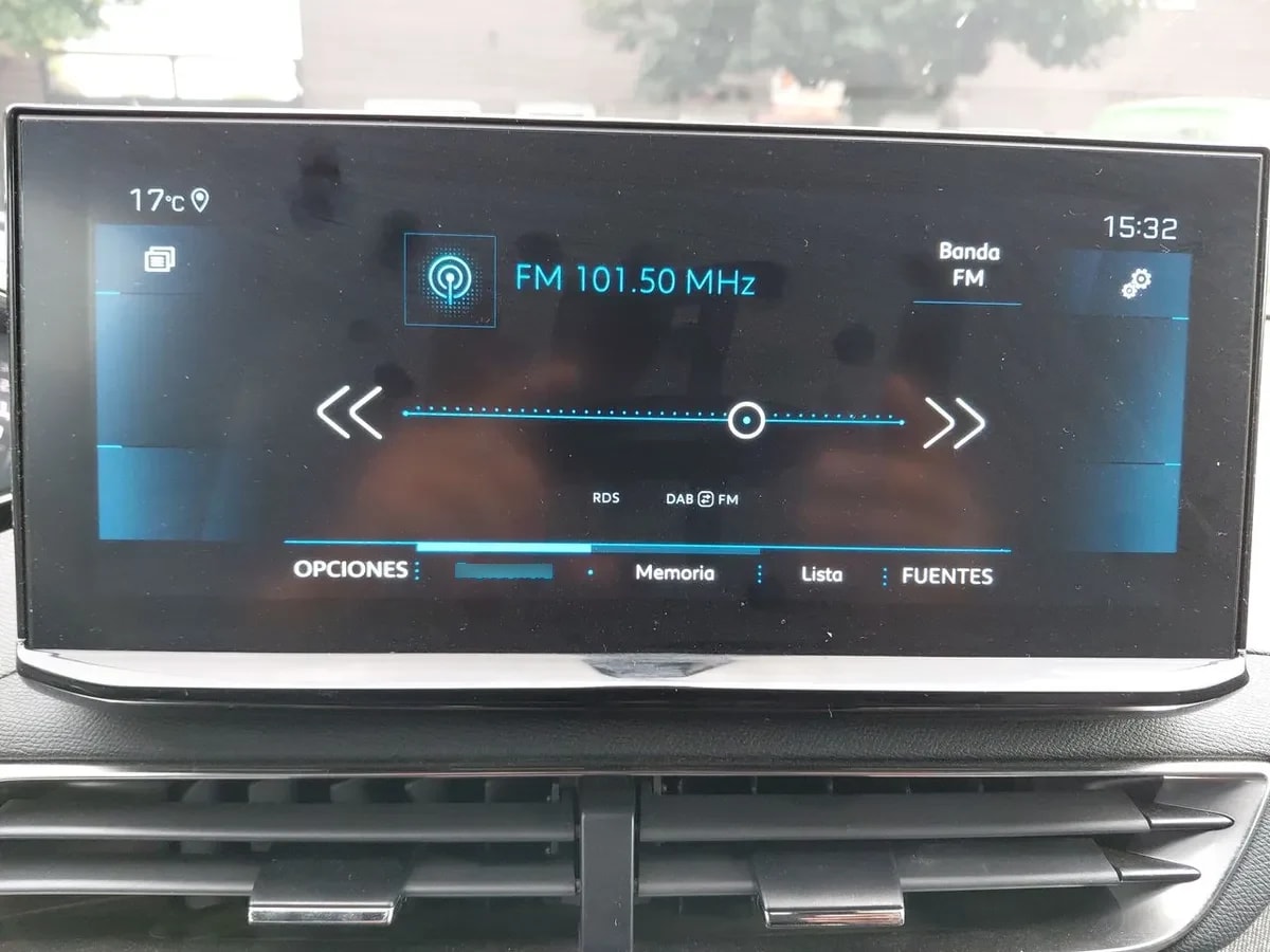 Peugeot 3008 1.5 Allure Pack Bluehdi 130 4x2 Eat8 5p año 2024