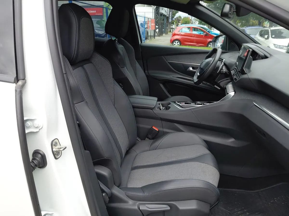 Peugeot 3008 1.5 Allure Pack Bluehdi 130 4x2 Eat8 5p año 2024