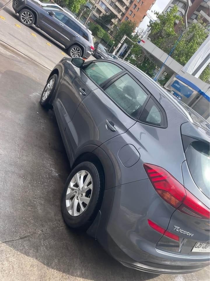HYUNDAI TUCSON 2.0 Gl 4x2 Mt año 2019