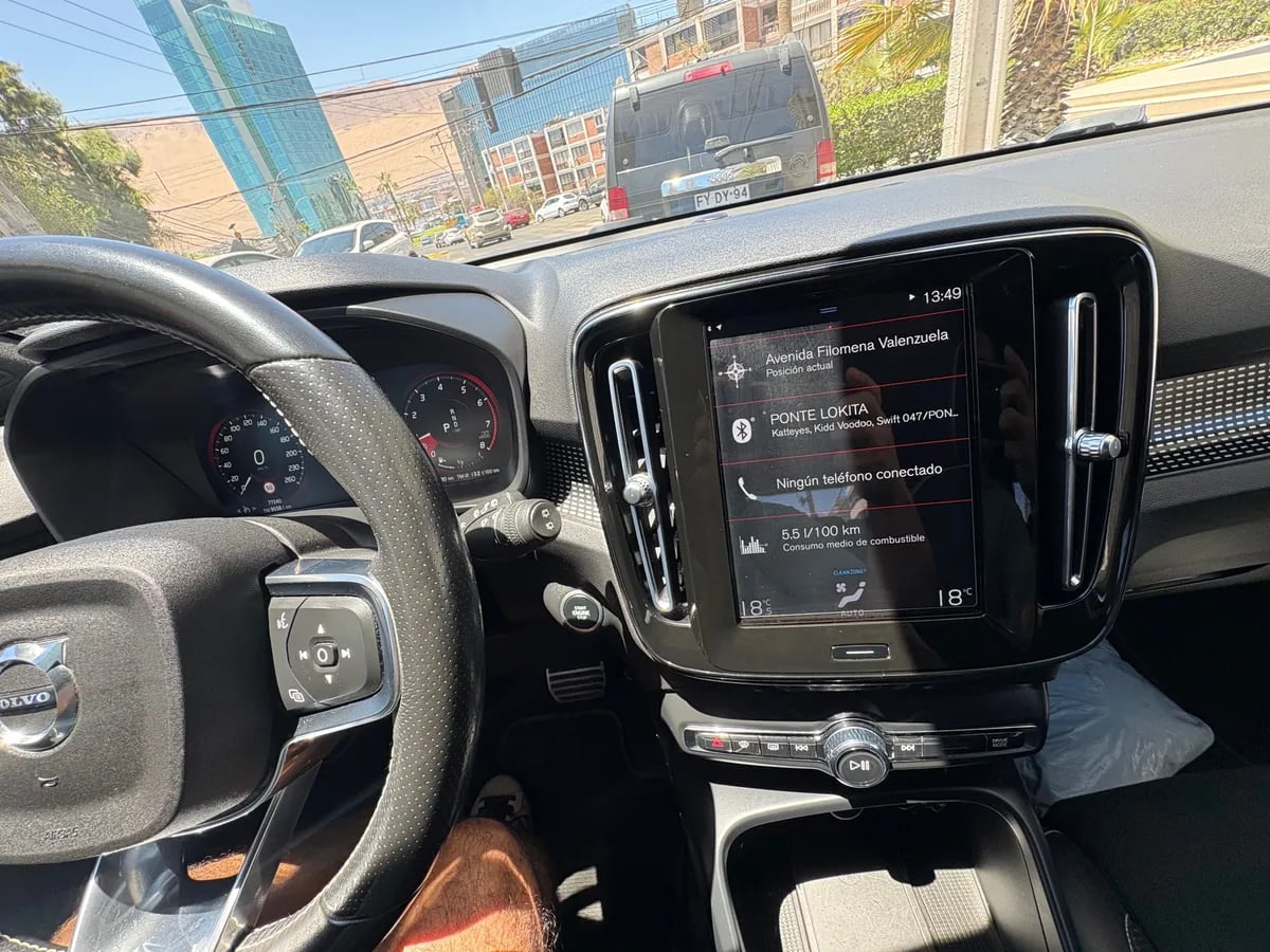 VOLVO XC40 1.5 T5 Hybrid R-Design At Hibrido año 2021