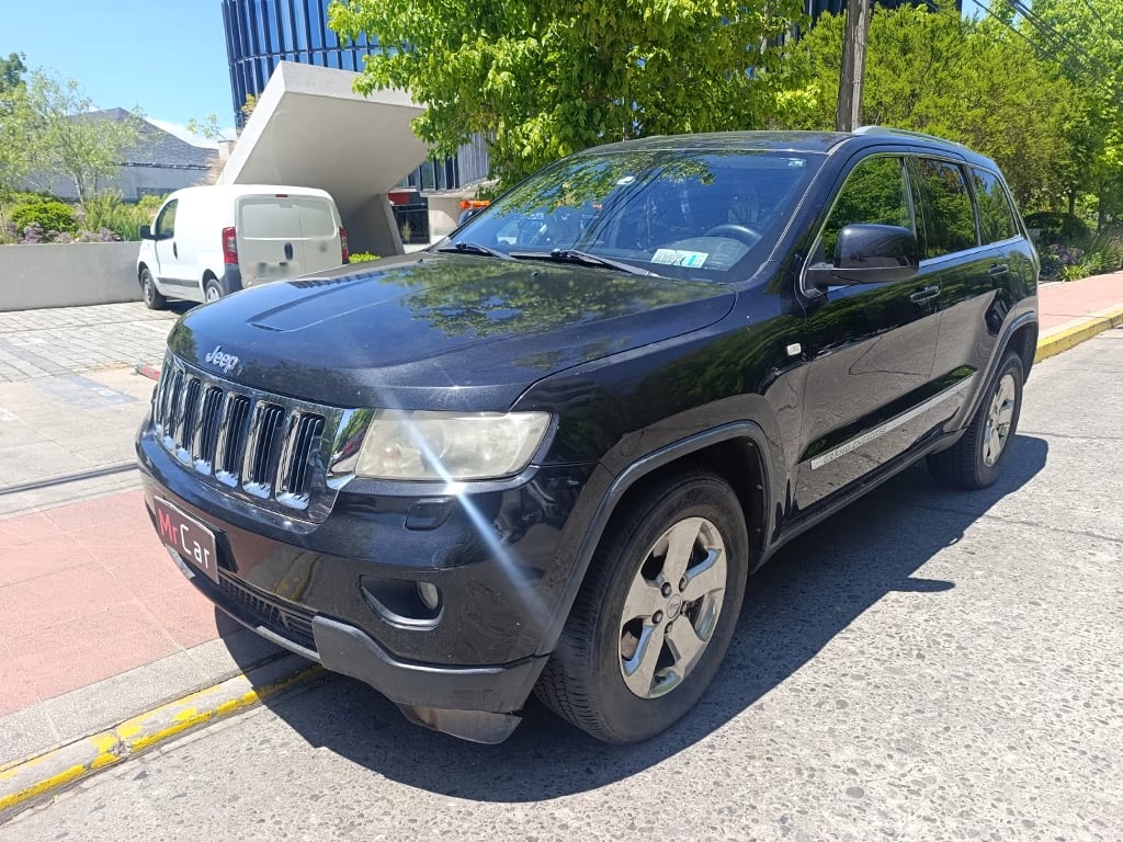 Jeep Grand Cherokee Laredo 4x4 año 2012