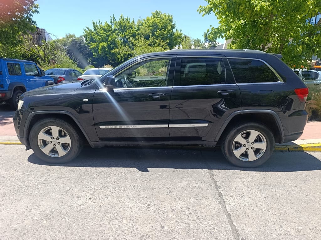 Jeep Grand Cherokee Laredo 4x4 año 2012