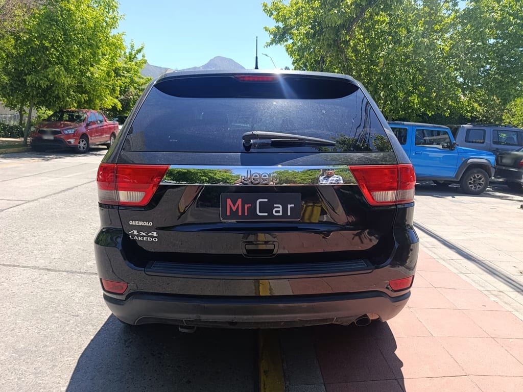 Jeep Grand Cherokee Laredo 4x4 año 2012
