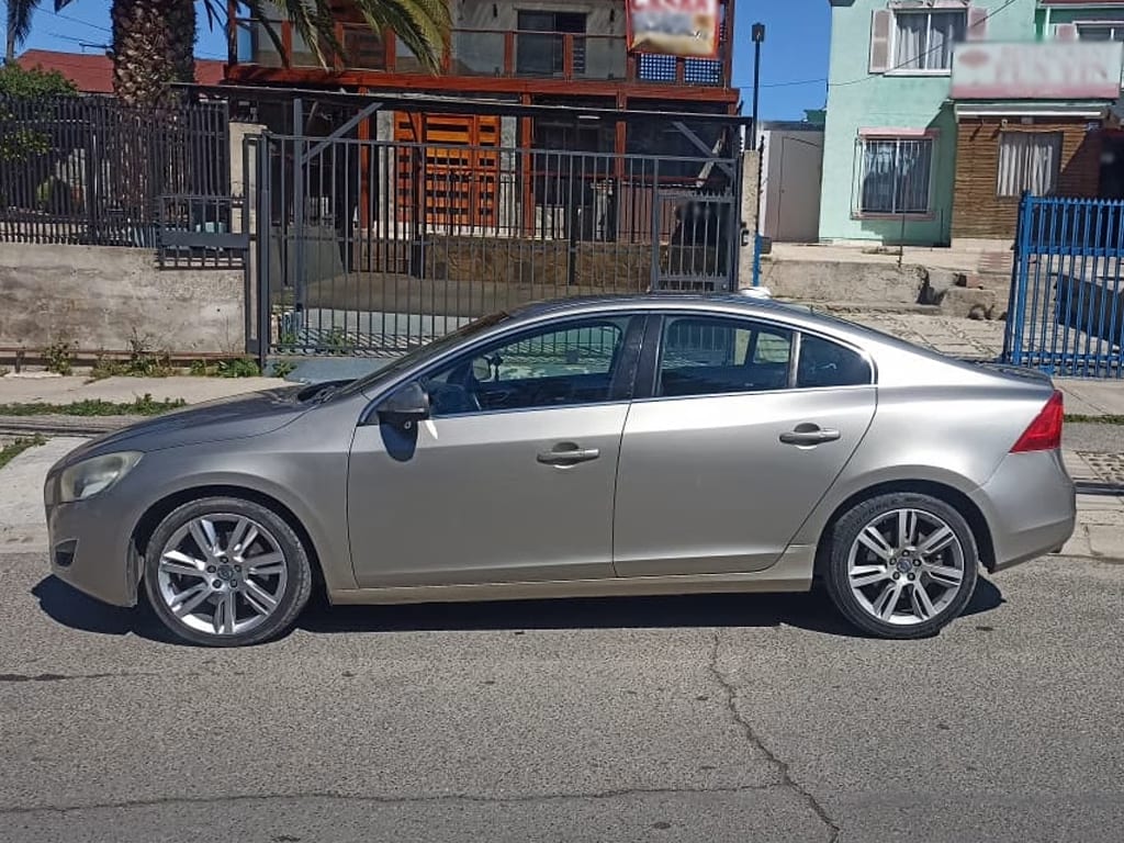 Volvo S60 T6 Plus año 2011