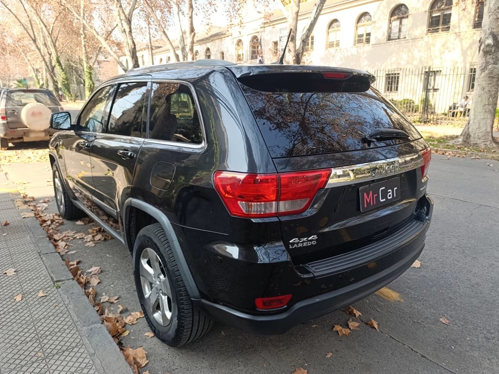 Jeep Grand Cherokee Laredo 4x4 año 2012