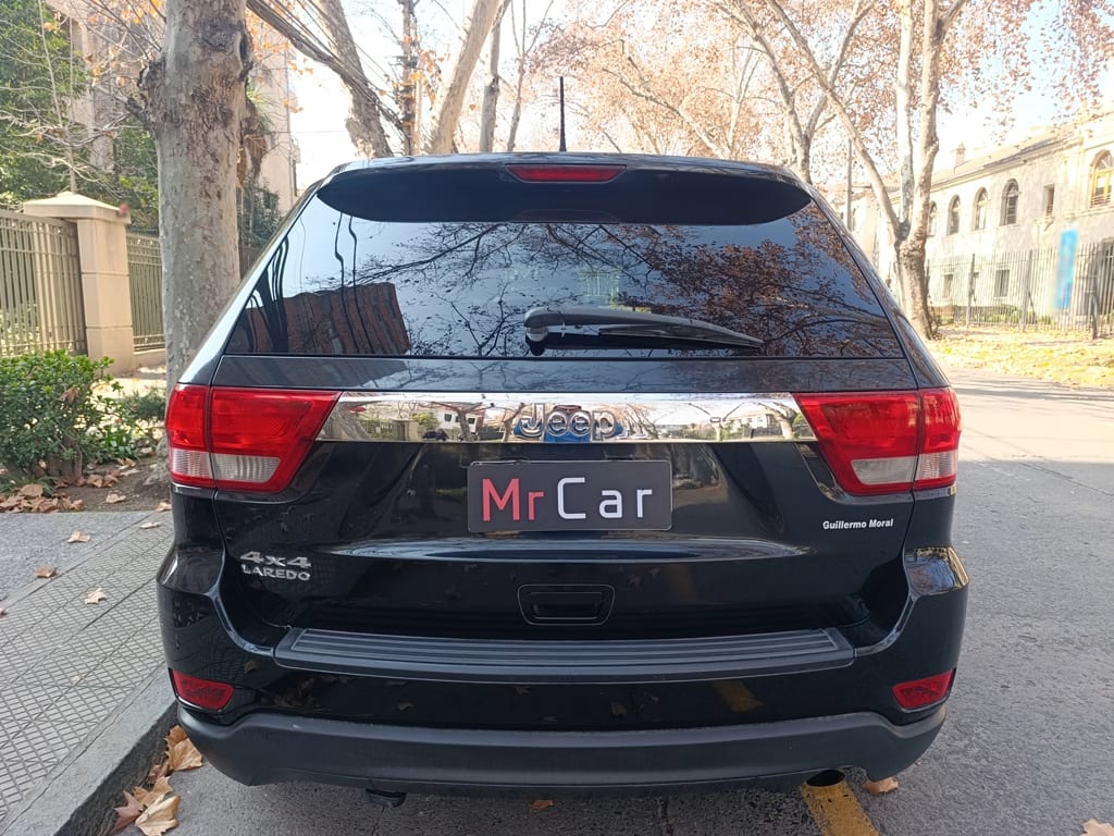 Jeep Grand Cherokee Laredo 4x4 año 2012