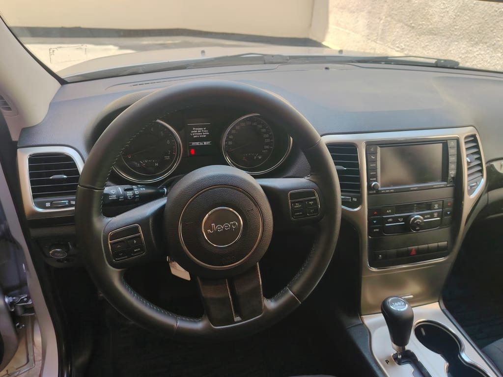 Jeep Grand Cherokee Laredo año 2011