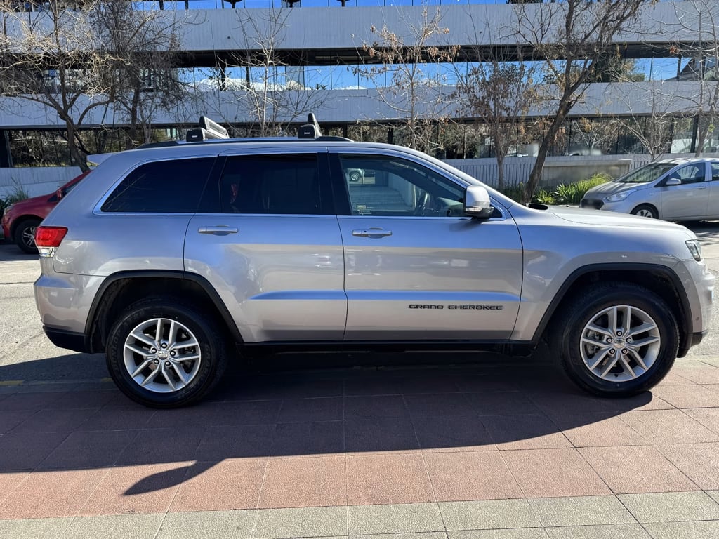 Jeep Grand Cherokee Laredo 4x4 año 2018