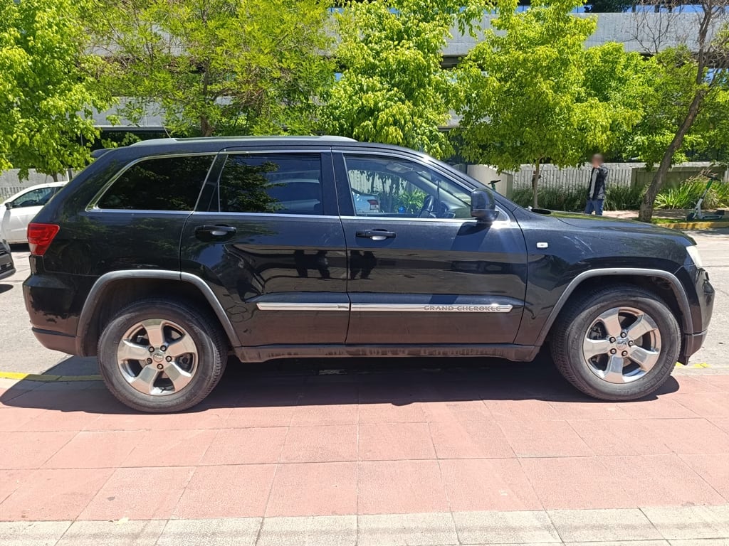Jeep Grand Cherokee Laredo 4x4 año 2012