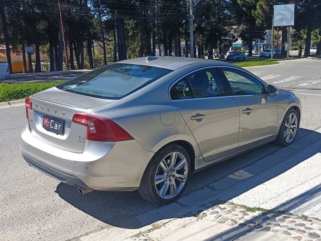 Volvo S60 T6 Plus año 2011