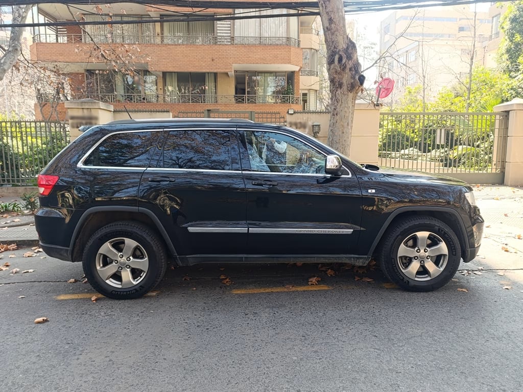 Jeep Grand Cherokee Laredo 4x4 año 2012
