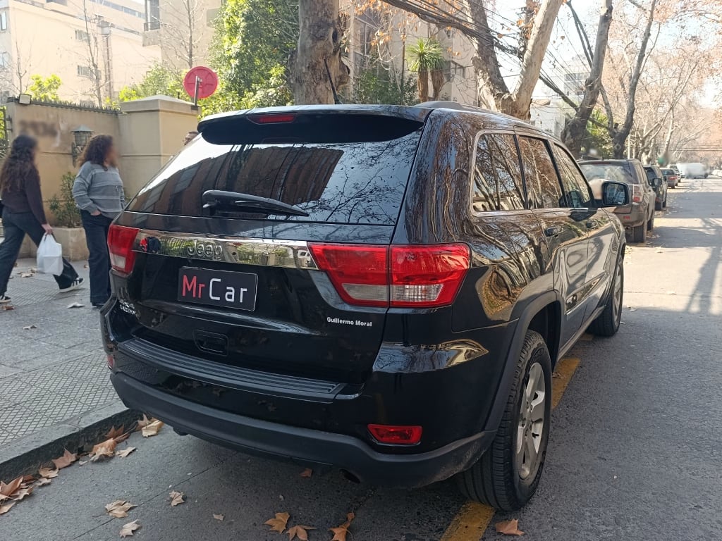 Jeep Grand Cherokee Laredo 4x4 año 2012